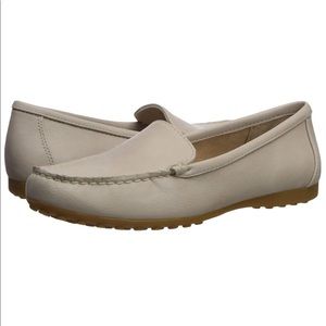 Eastland Women's Courtney Loafer- Bone- Sz 8 NWB